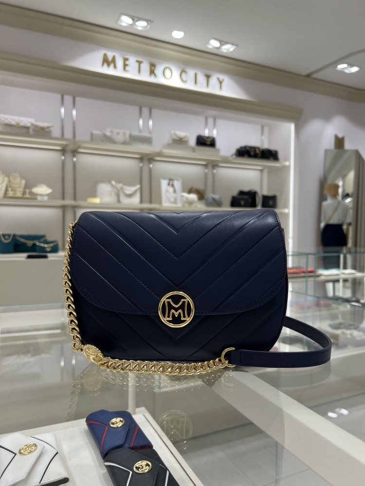 메트로시티 여성의 명품 숄더백 거의 미사용 새상품 선물로 가능합니다.ㅣ