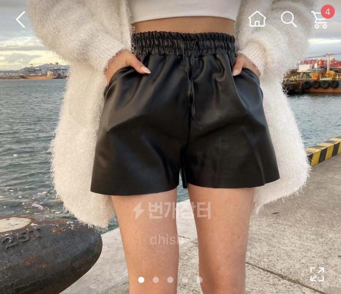 에이블리)가죽 반바지