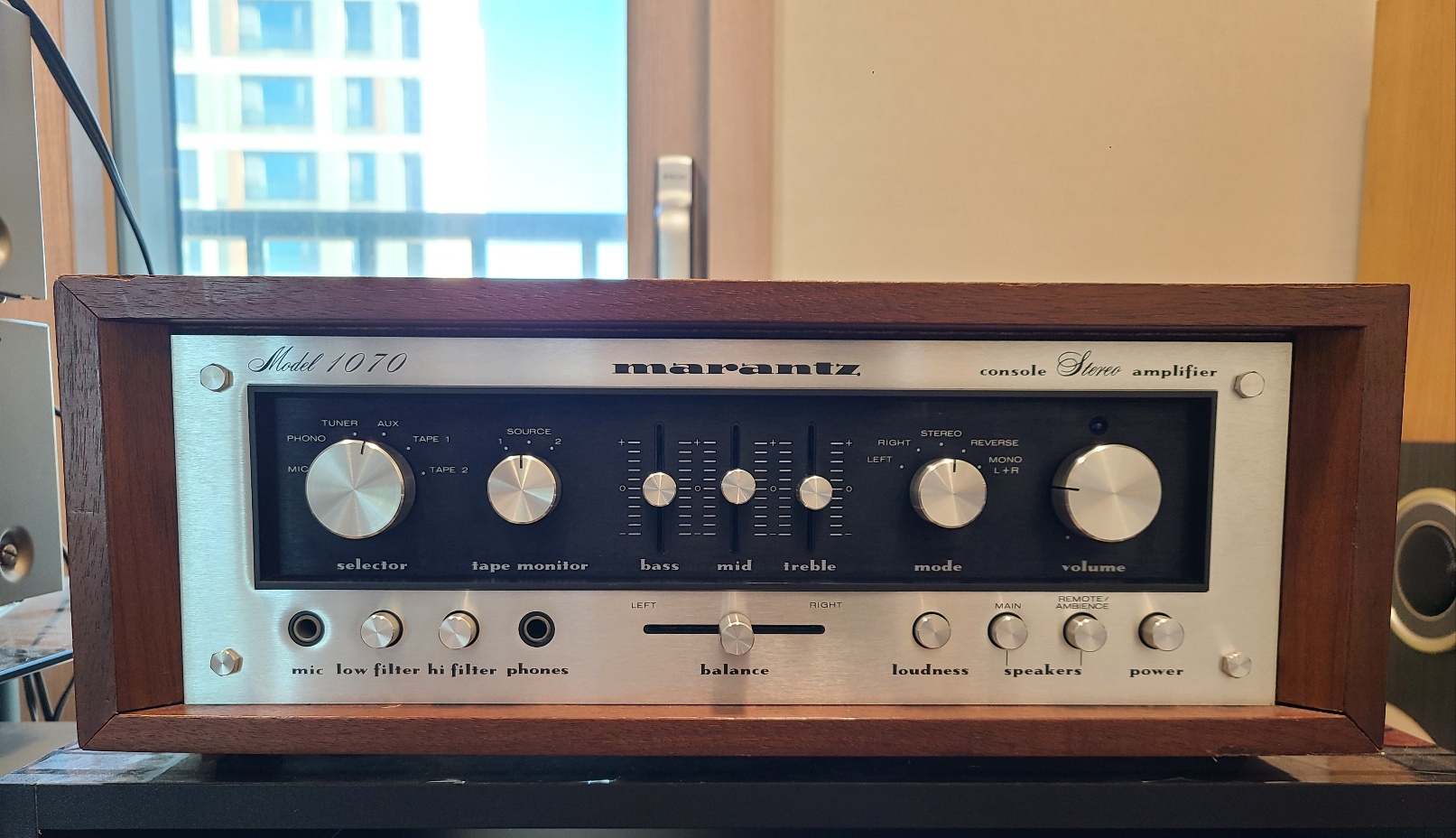 마란츠 모델 1070 인티앰프 (우드케이스)