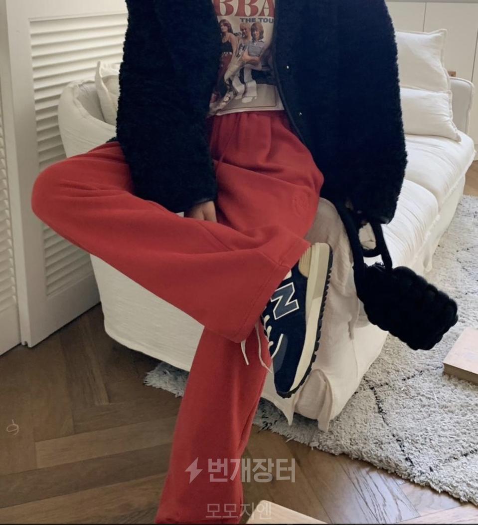 모모지엔(세일맛집) 쭈리 와이드팬츠 기모 조거팬츠 밴딩 자수