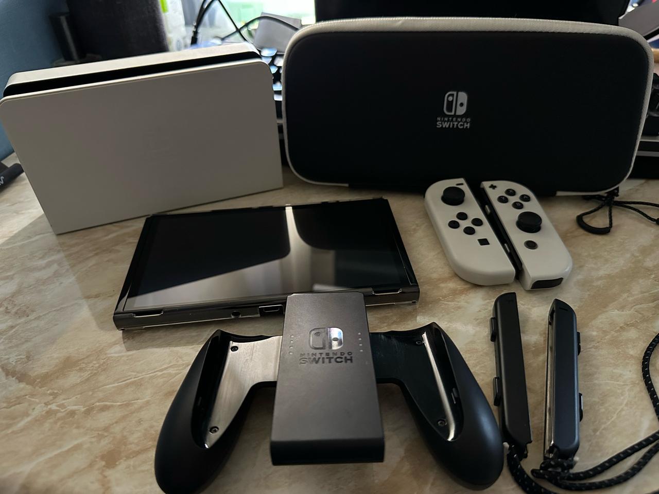 닌텐도 스위치 OLED 화이트 색상 팝니다 (s급)