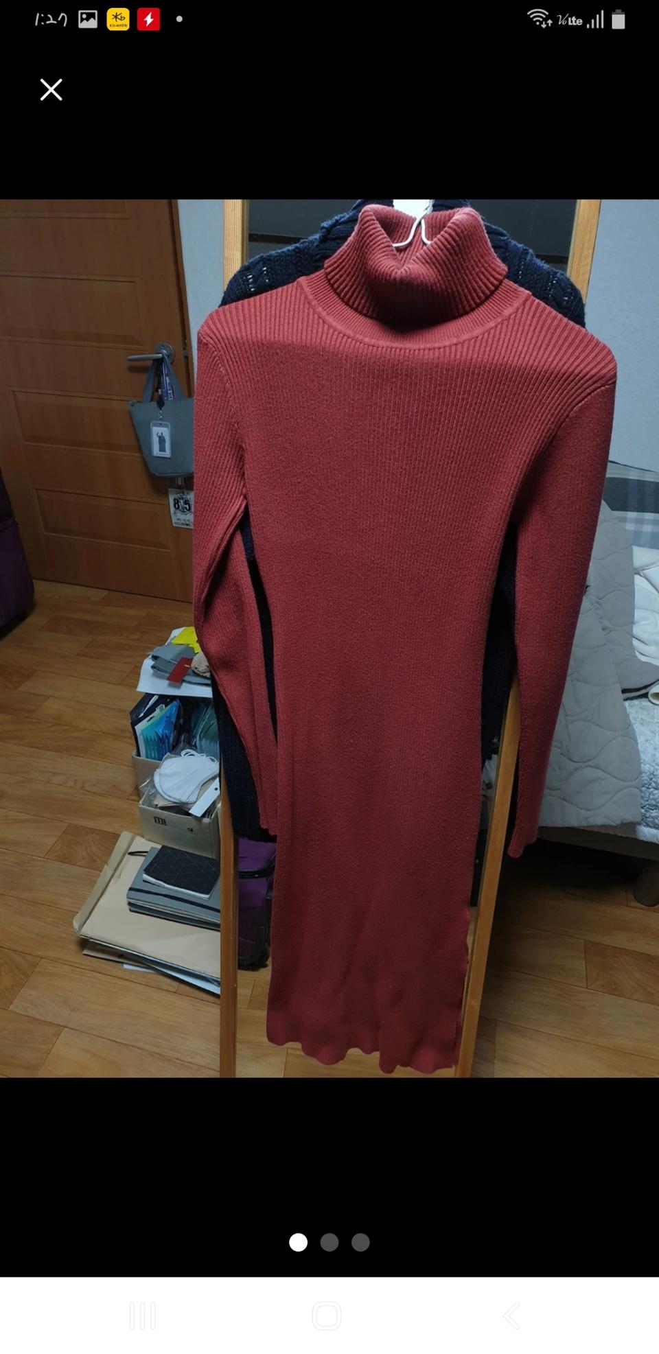 다홍색 니트 폴라 원피스