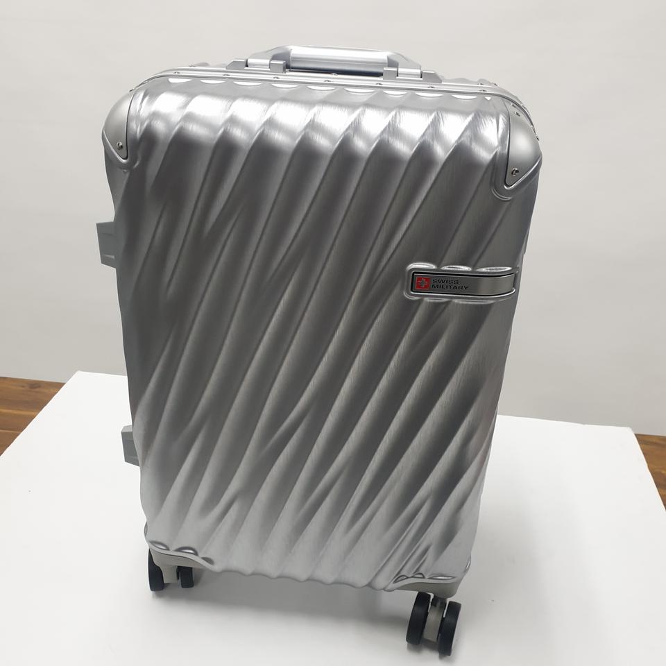 스위스밀리터리 여행용캐리어 28인지 새상품입니다