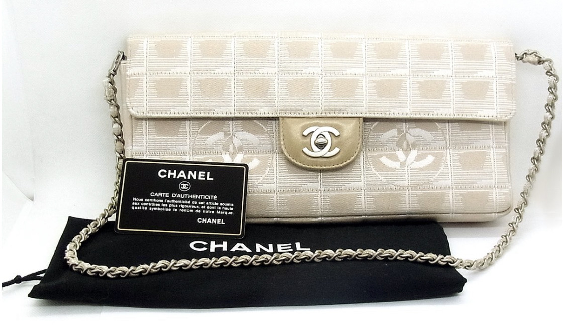샤넬 가방(뉴트레블 베이지 초코바 은장)