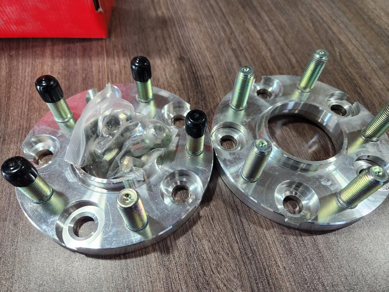 알페온 구형 말리부 전용 체결식 15mm 허브스페이스 한조 신품급