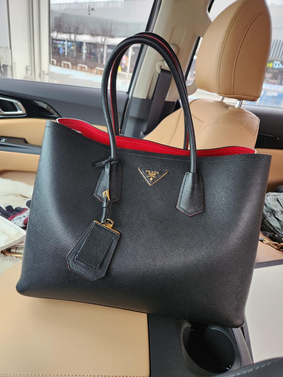 프라다두블랙백라지 정품