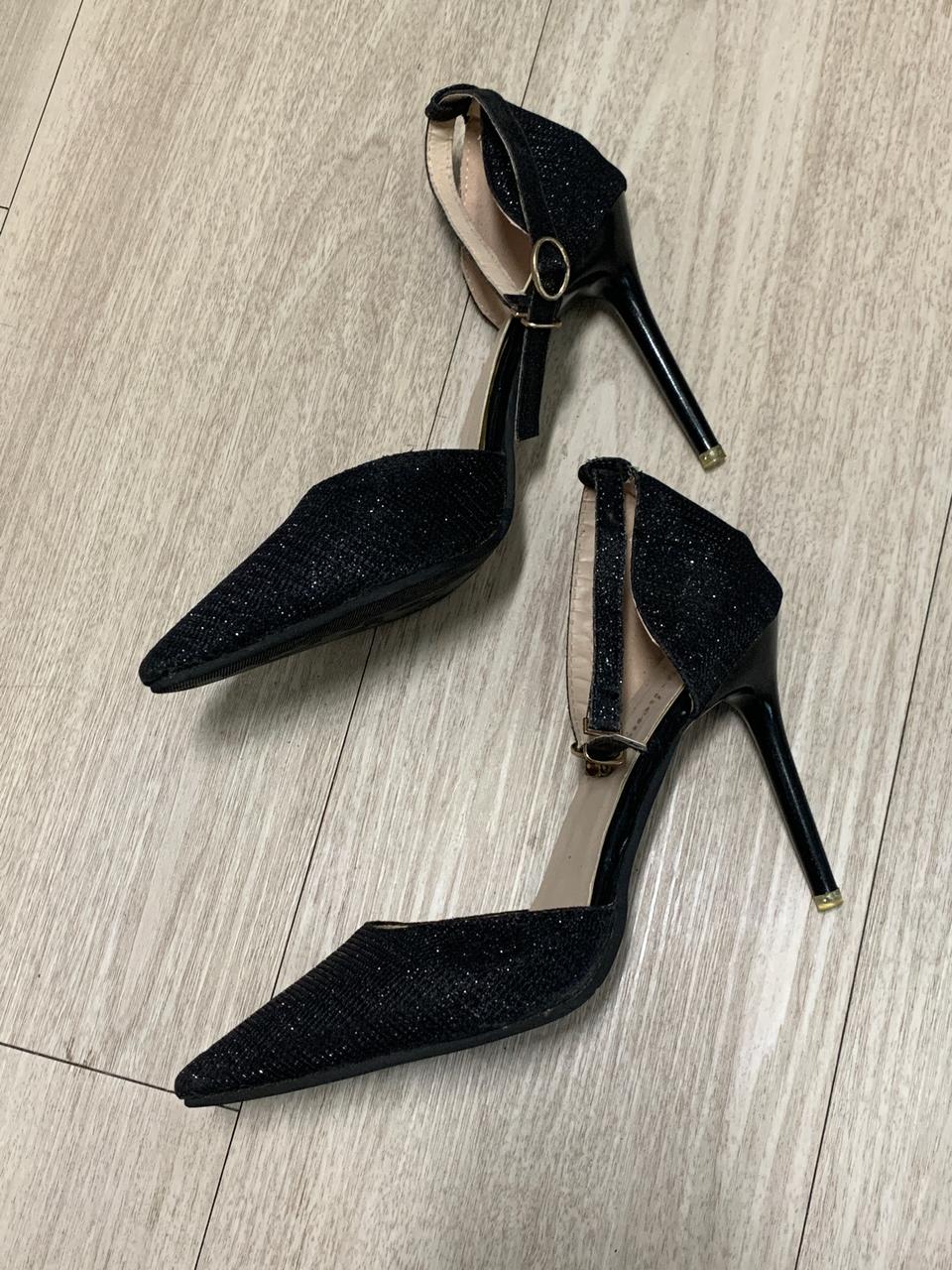 발목 스트랩 글리터 블랙 힐 (240)