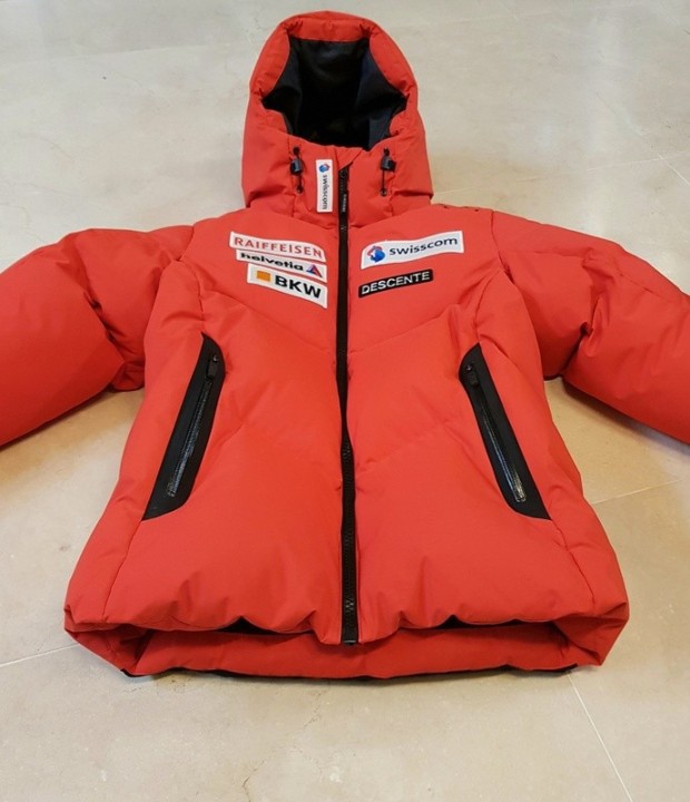 데상트 스위스팀 레플리카 숏패딩 95