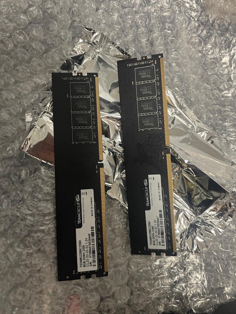 팀그룹 램 8기가 ddr4 3200 elite 두개 팝니다