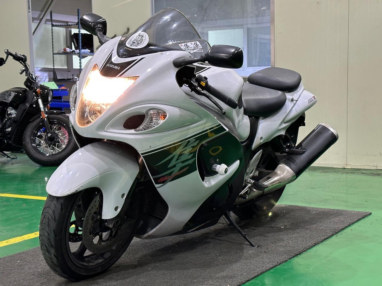 스즈키 하야부사1300 2017년식 17.000km 순정카울 깔끔한상태 최저가 판매합니다.