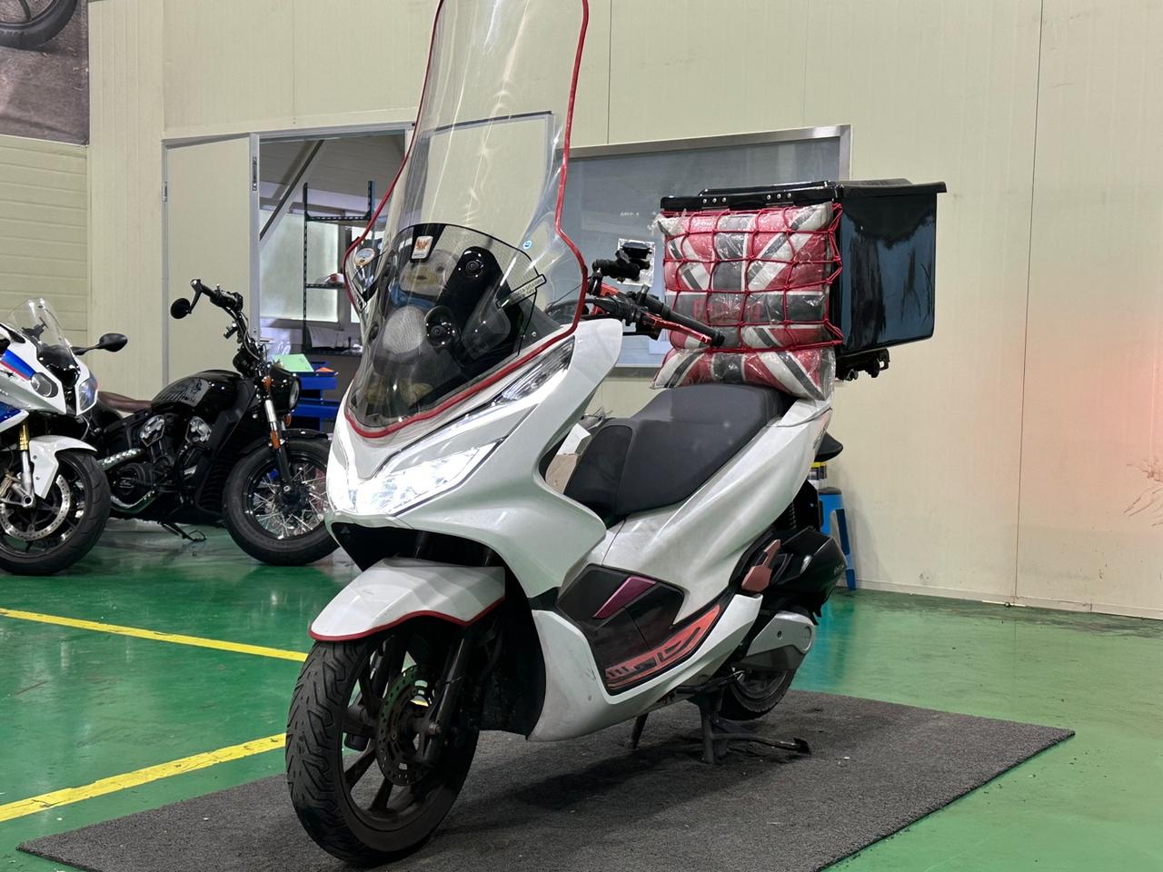 혼다 PCX125 2020년식 바이커스풀옵션 깔끔한상태 전국최저가로 판매합니다.