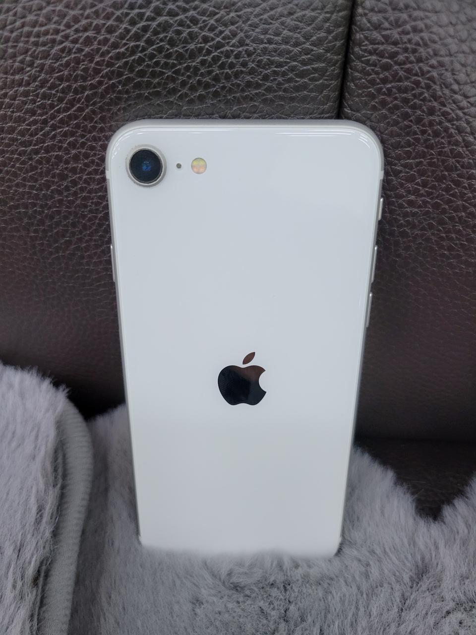 애플 아이폰se2 128기가 화이트 팝니다