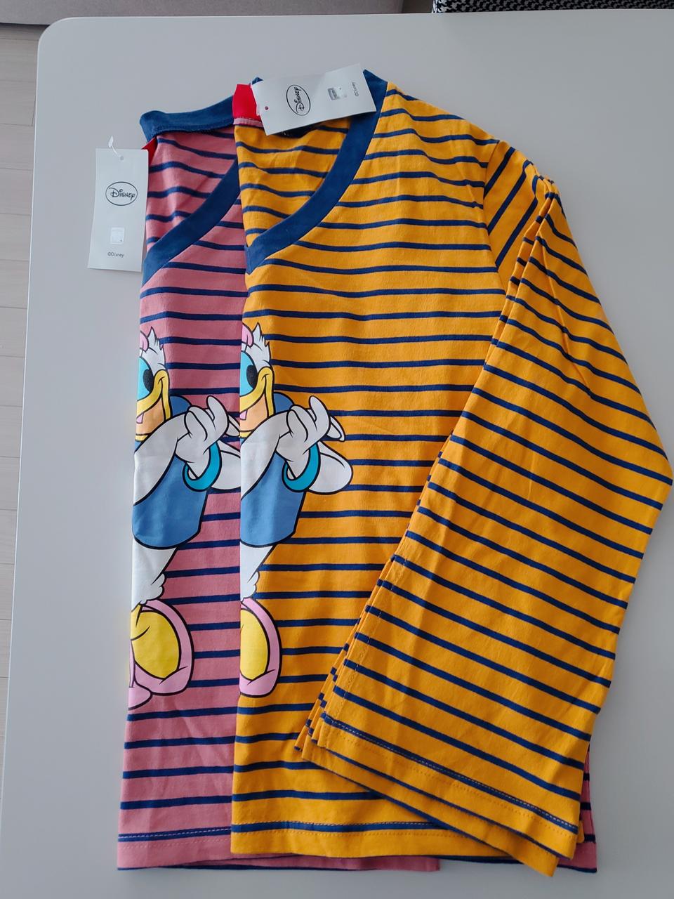 새상품 브이넥 티셔츠