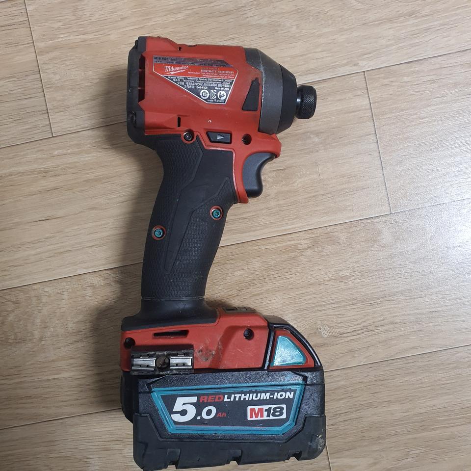 밀워키 임팩m18fid2 팝니다