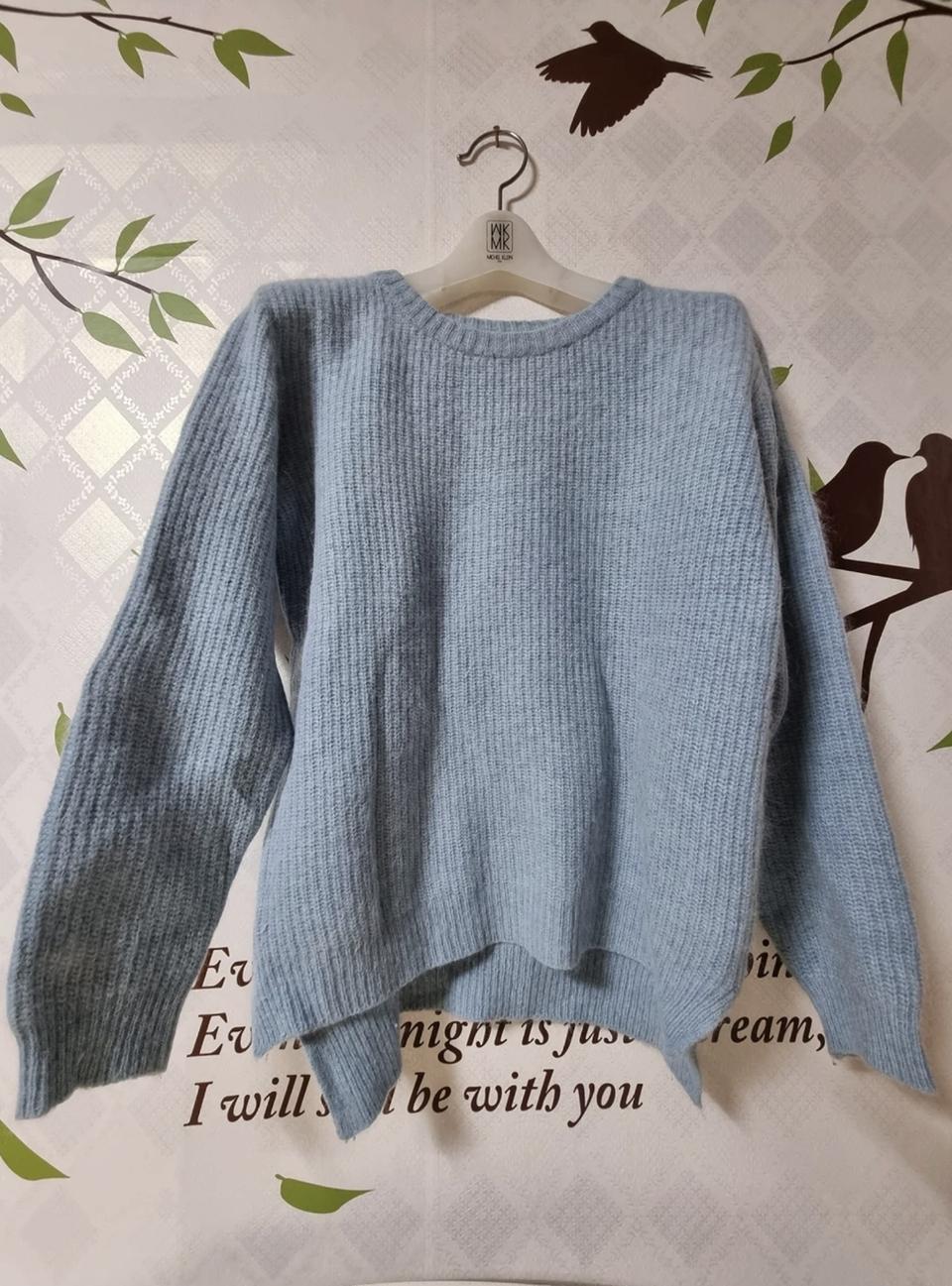 하늘색 앙고라 니트티