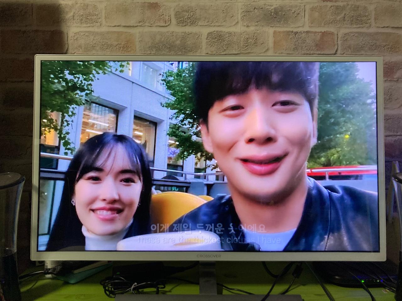 32인치 144보다 높은 180hz 게이밍 모니터 팝니다