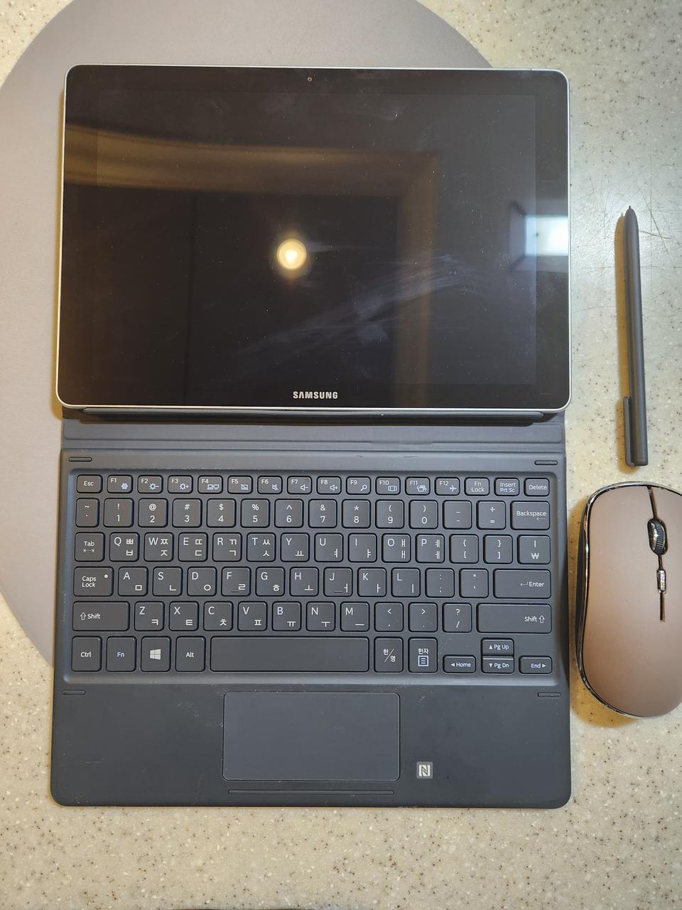 갤럭시북 sm-w627 팝니다.(lte,wifi,128GB)