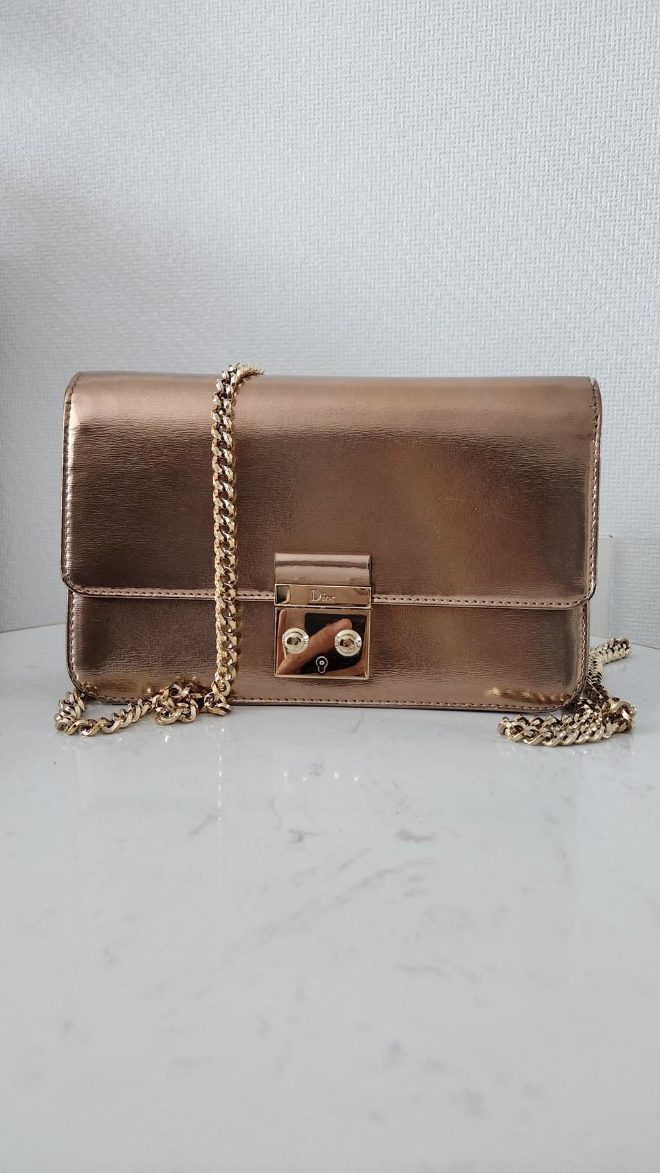 크리스찬디올 체인백(정품)-착샷 있음