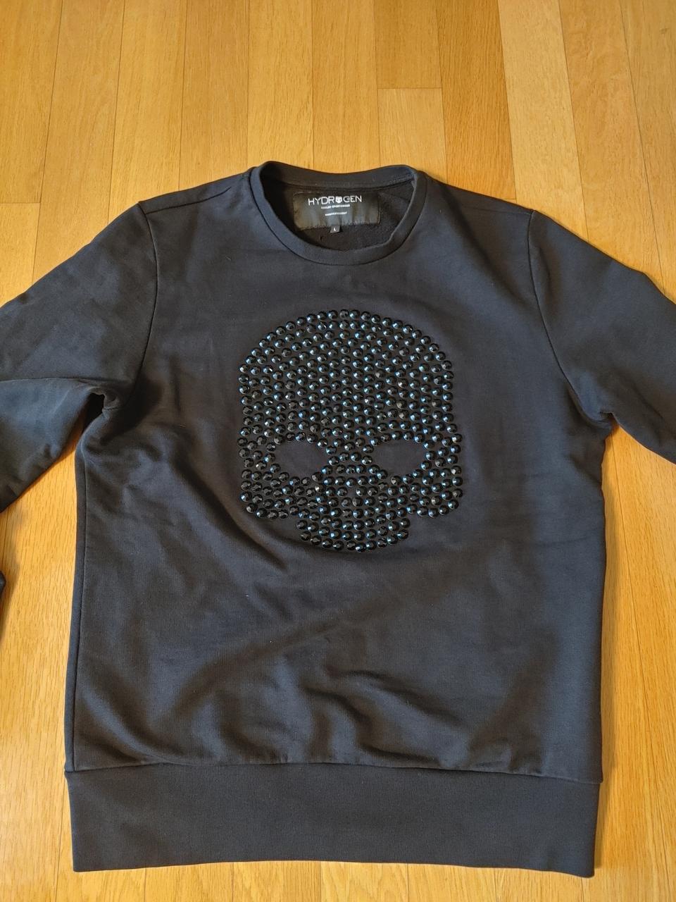 하이드로겐 맨투맨 라운드 티 팝니다