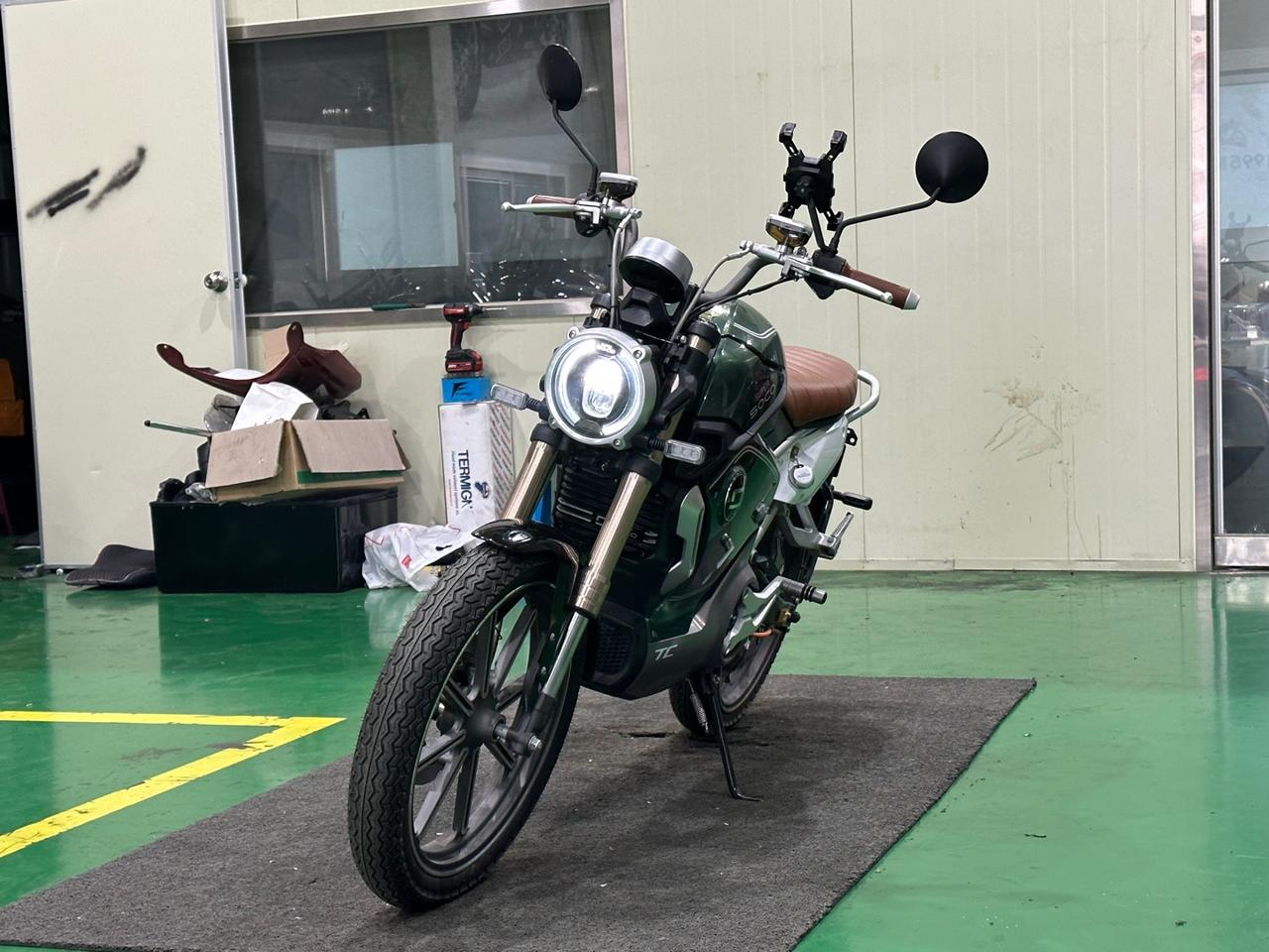 슈퍼쏘코TC 2022년식 깔끔한상태 1인신조 완전무사고차량 판매합니다.