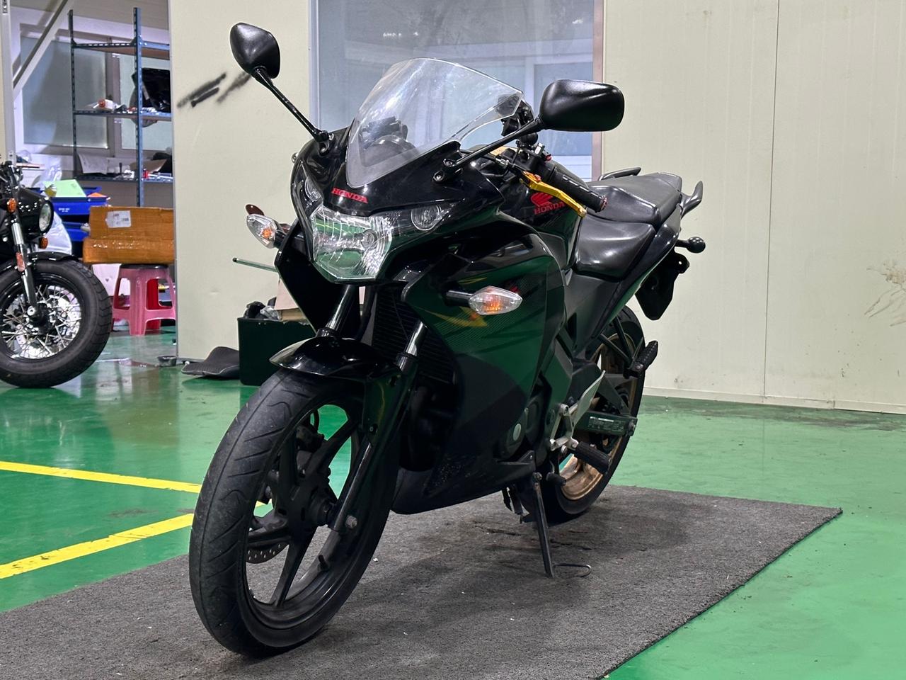 혼다 CBR125 2015년형 깔끔한 블랙에디션 정비완료차량 판매합니다.