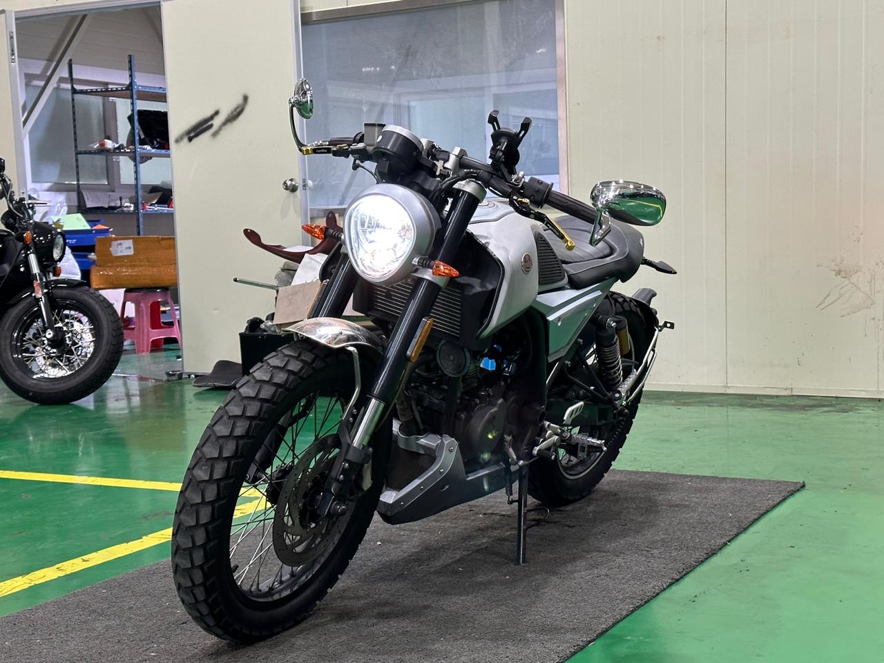 몬디알 힙스터125 2019년형 깔끔한상태 귀한컬러 정비완료차량 판매합니다.