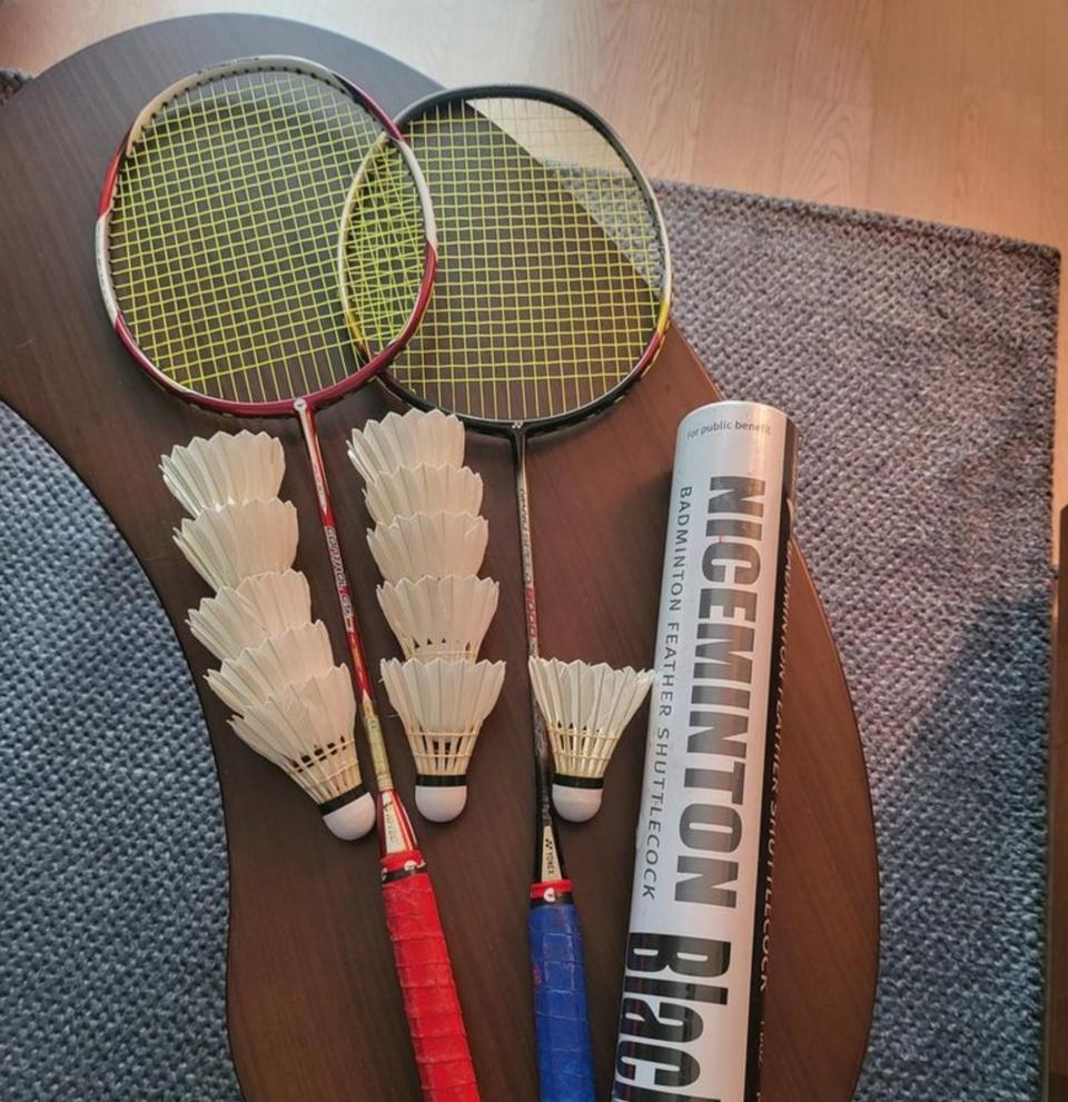 YONEX / HI-TEC + 깃털셔틀콕12개 무료배송