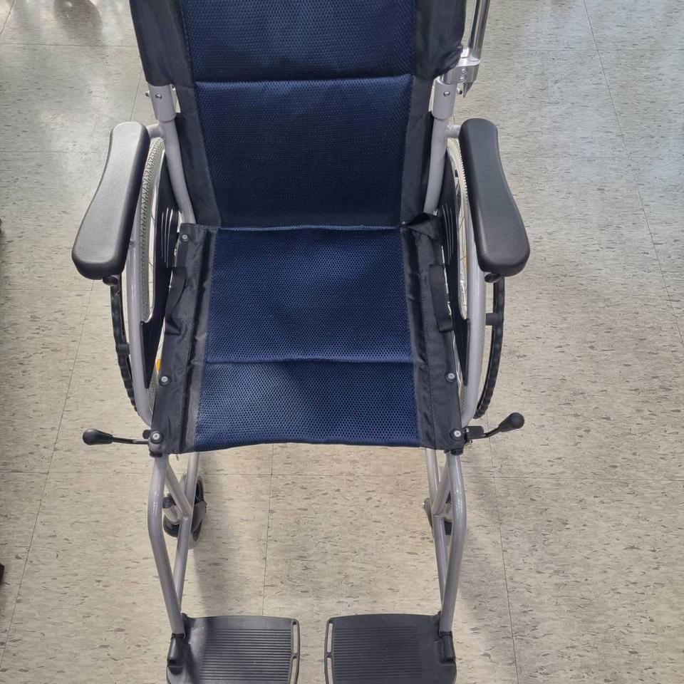 [직거래 희망] 경량형 수동휠체어