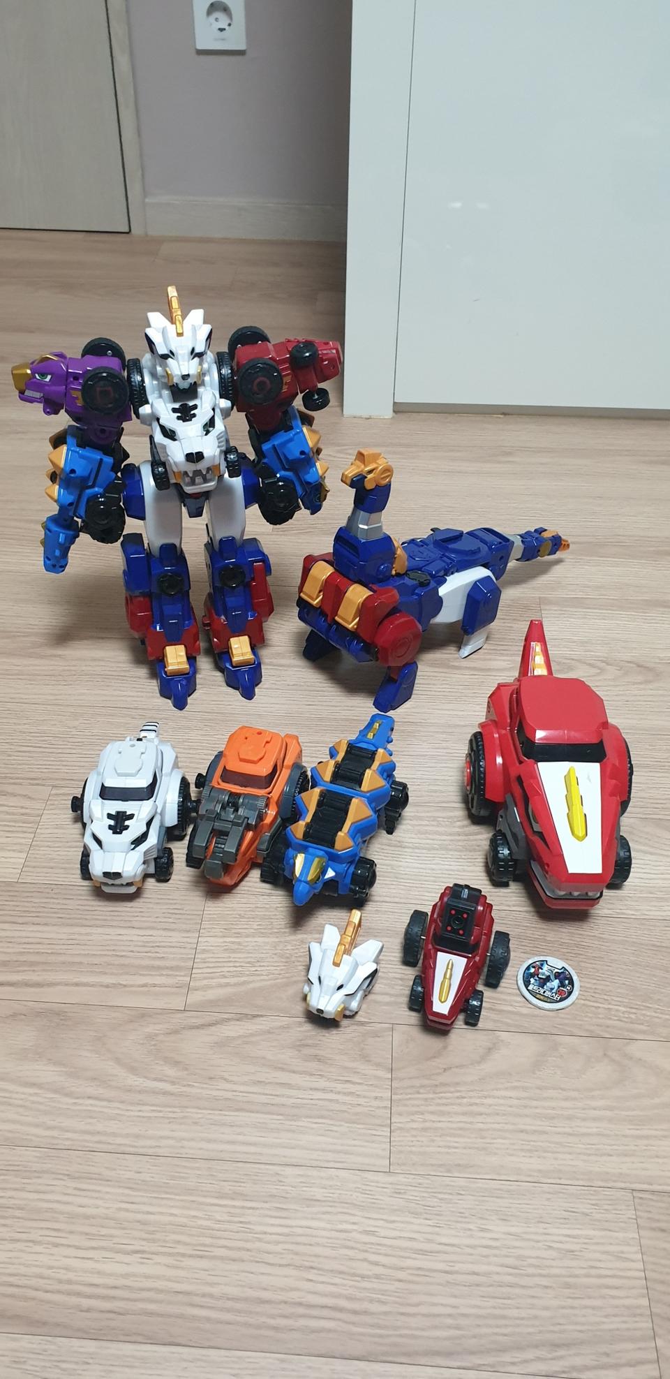 다이노코어 장난감, 합체로봇 울트라디버스터(여러종)