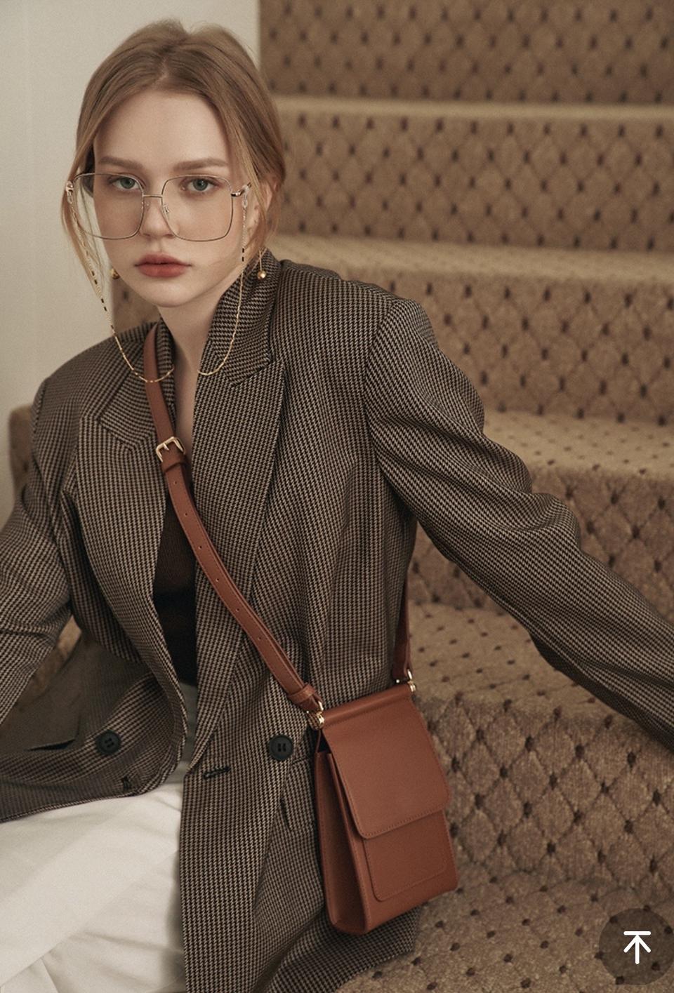 스퀘어라인 숄더백