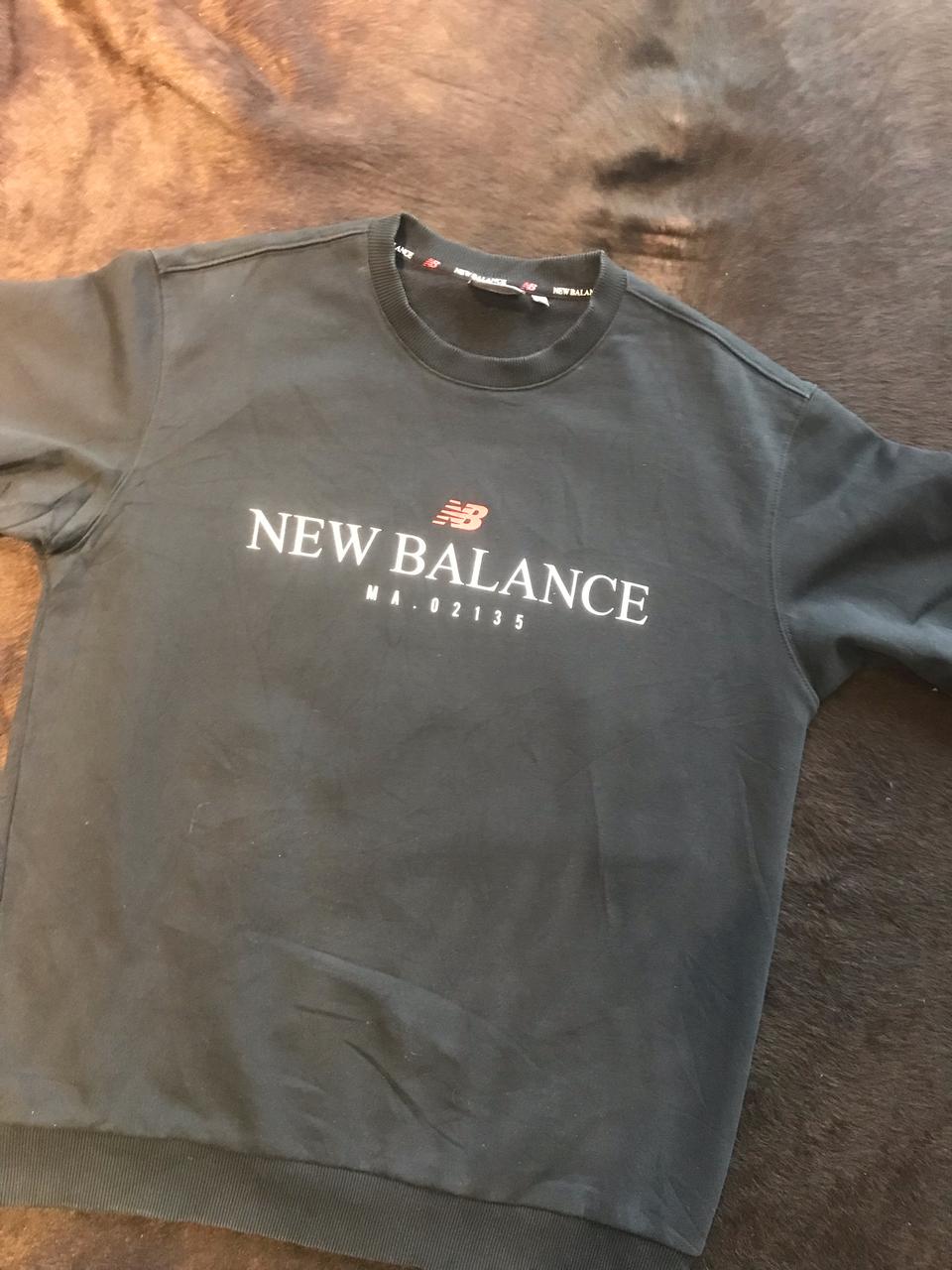 뉴발란스 맨투맨 블랙  100