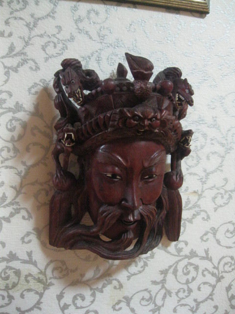 조각이섬세한 재복신 홍목 목각작품