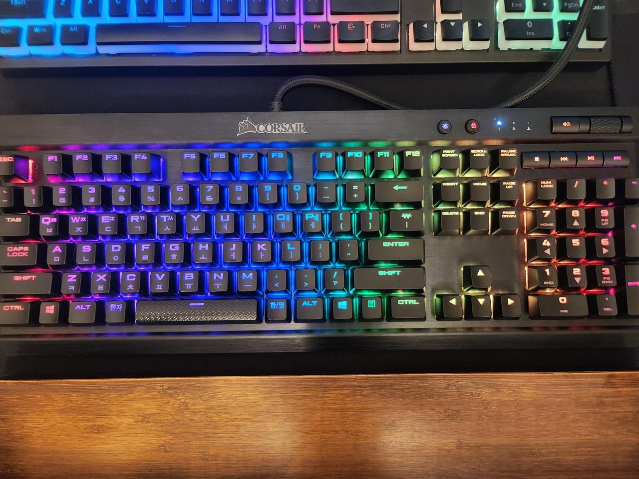 커세어 k70 lux rgb(적축)