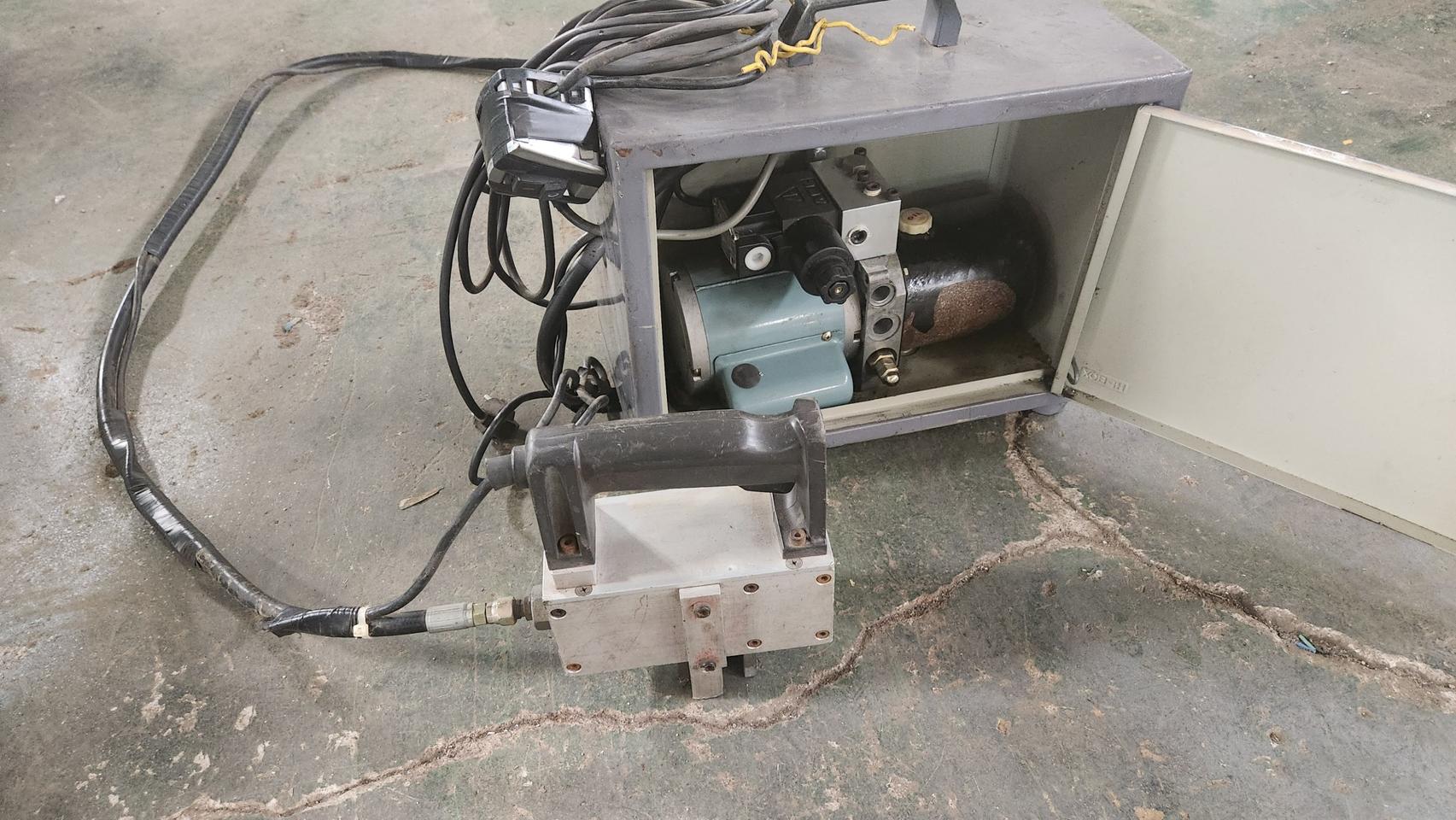 창호빗물홈파는기계/창문창틀기계