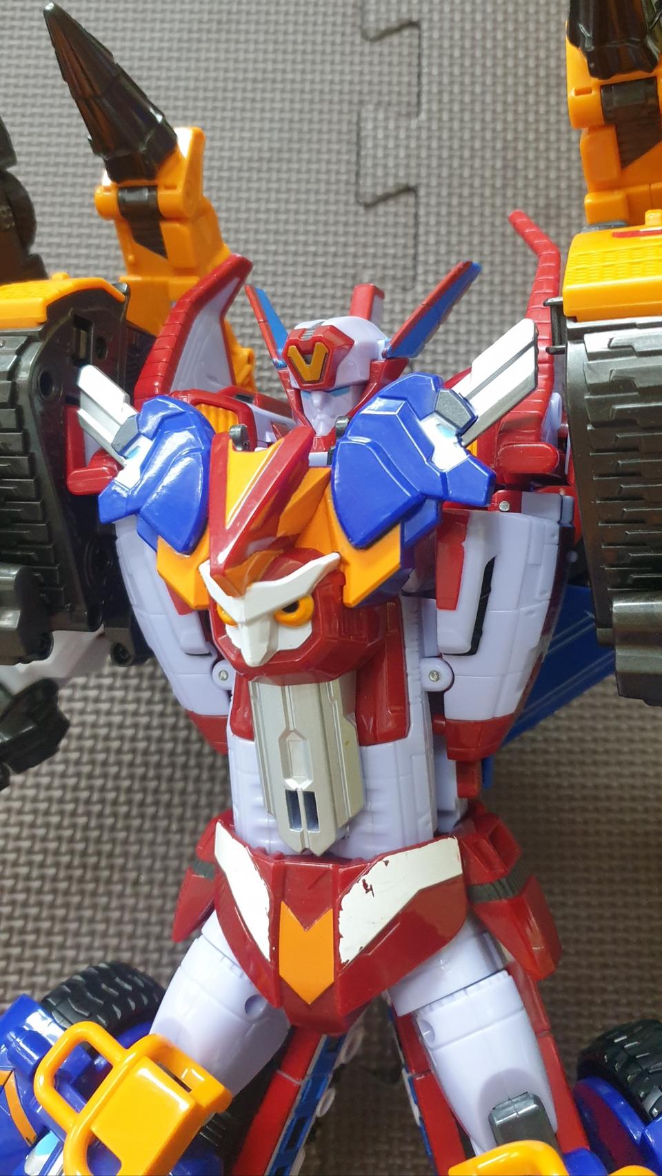 또봇V 6단합체 마스터브이(마스터V) 입니다