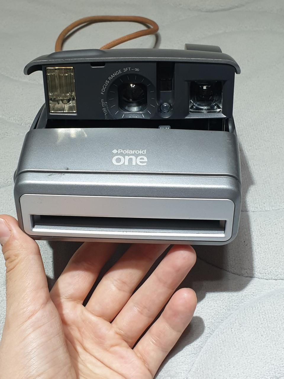 폴라로이드 카메라