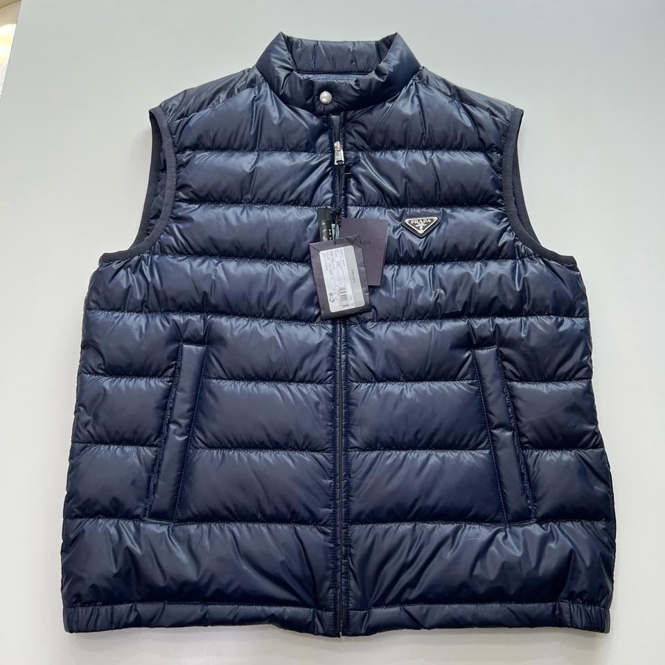 [새상품] 프라다 남성 경량 패딩 조끼 구스다운 네이비 56