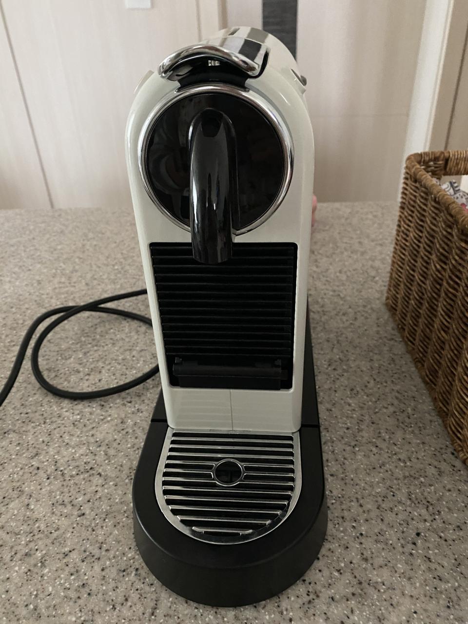 네스프레소 시티즈 커피머신