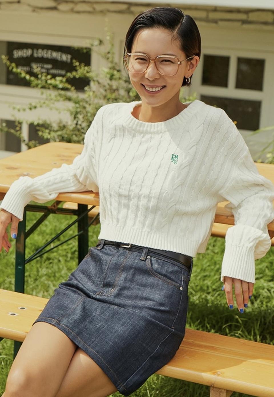 플랙 화이트 크롭 니트