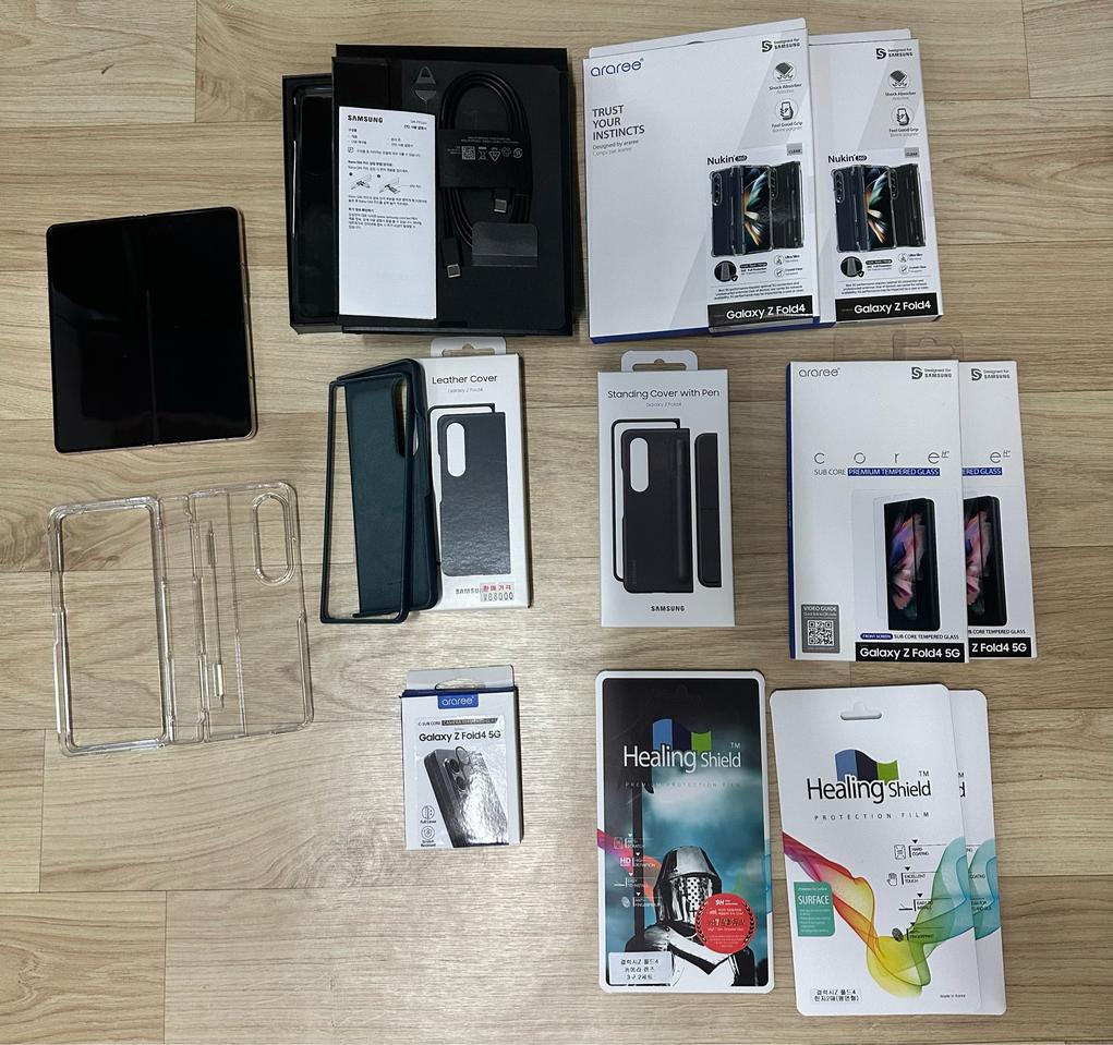 갤럭시폴드4 512 베이지 자급제 팝니다(구성품 많아요~)