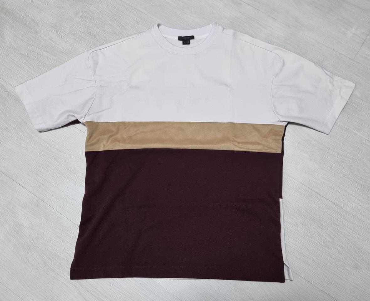 질스튜어트 배색 세미오버핏 반팔티 흰색 S