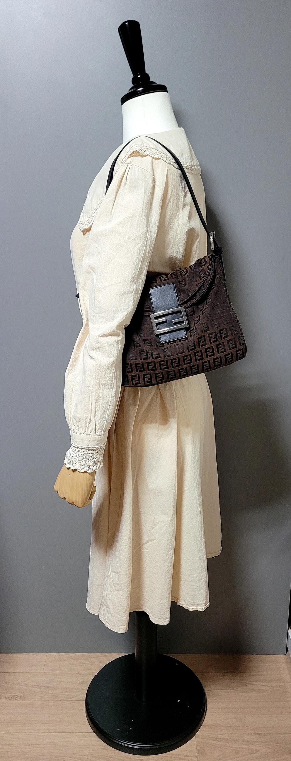 [중고A급] 펜디 빈티지 더블플랩 맘마백