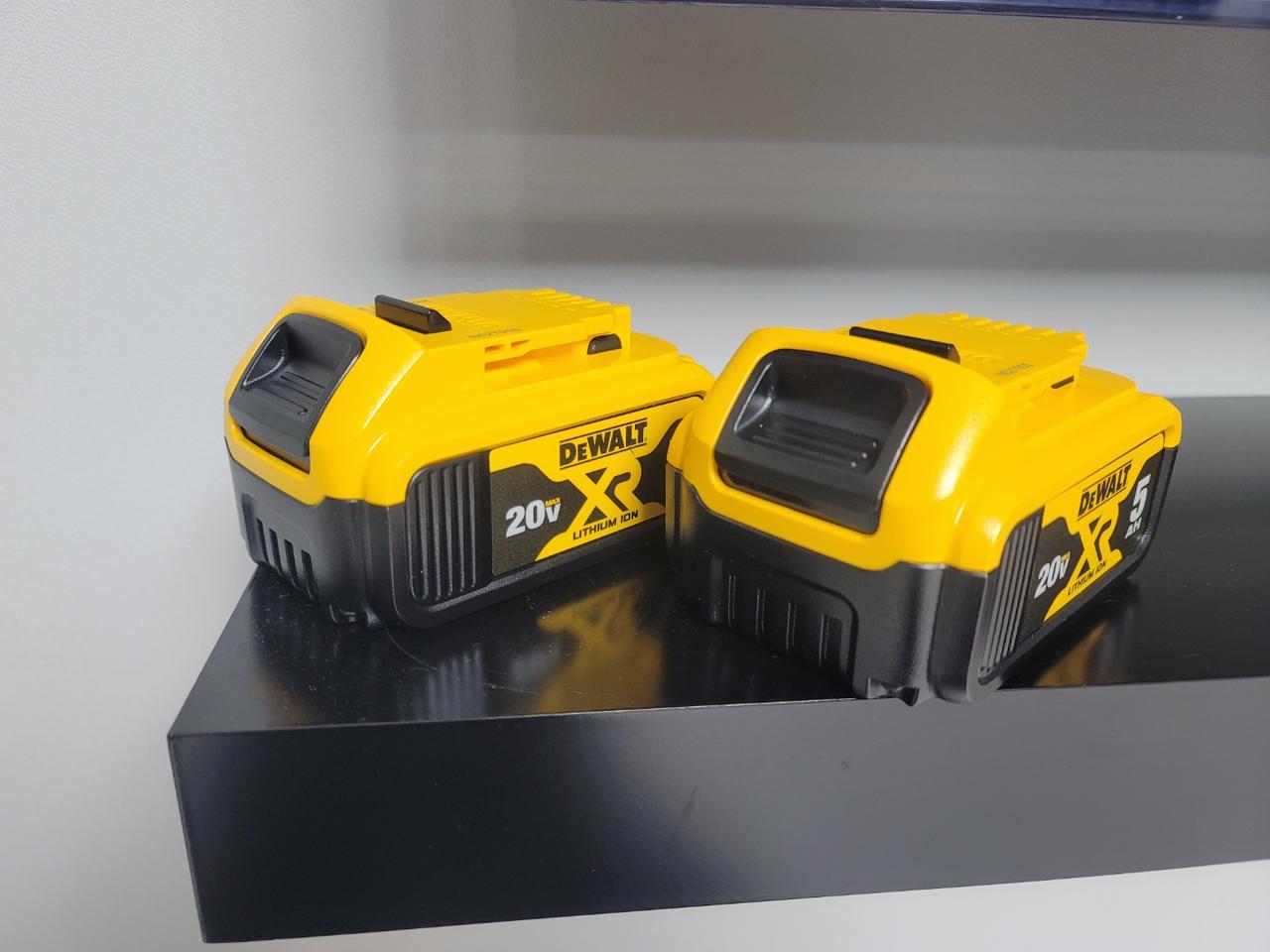 정품 디월트 배터리 20v 5.0Ah XR 리튬이온배터리 미사용 새제품