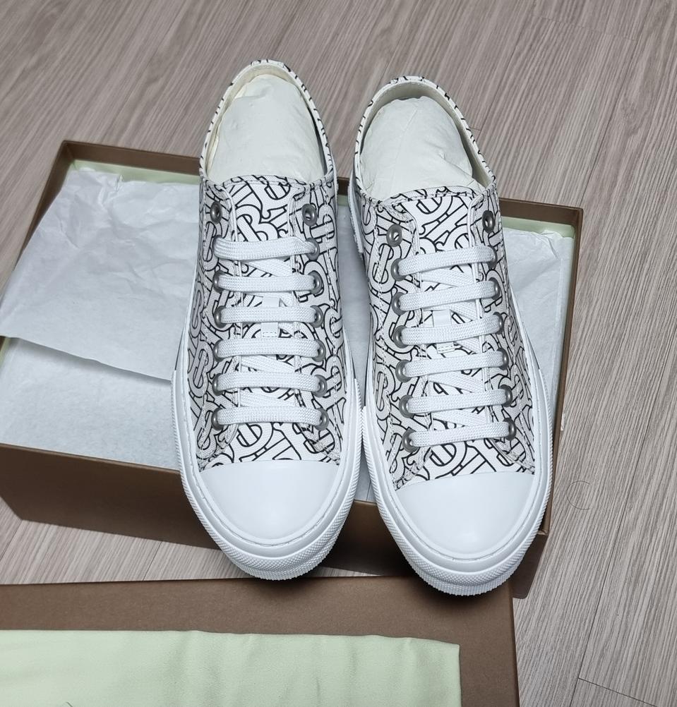 <270/새상품>버버리 모노그램 스니커즈 42사이즈