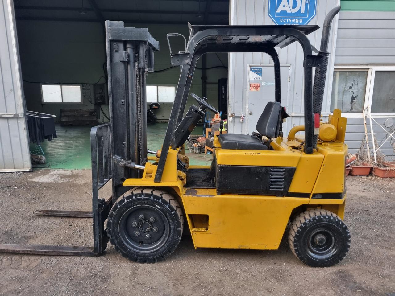 두산2톤 디젤지게차 싸게팝니다