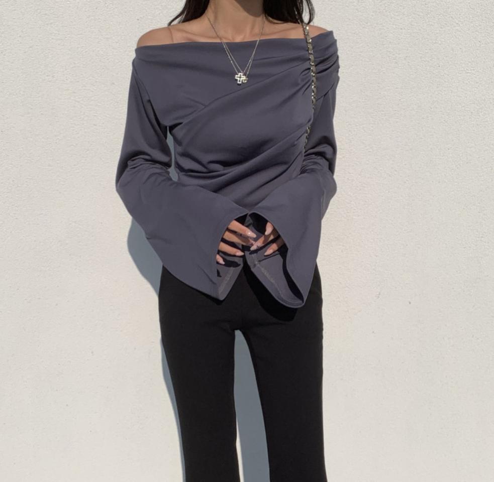 빛나는 고급 드레이프 보트넥 원숄더 실크 스판 나팔소매 셔링 블라우스