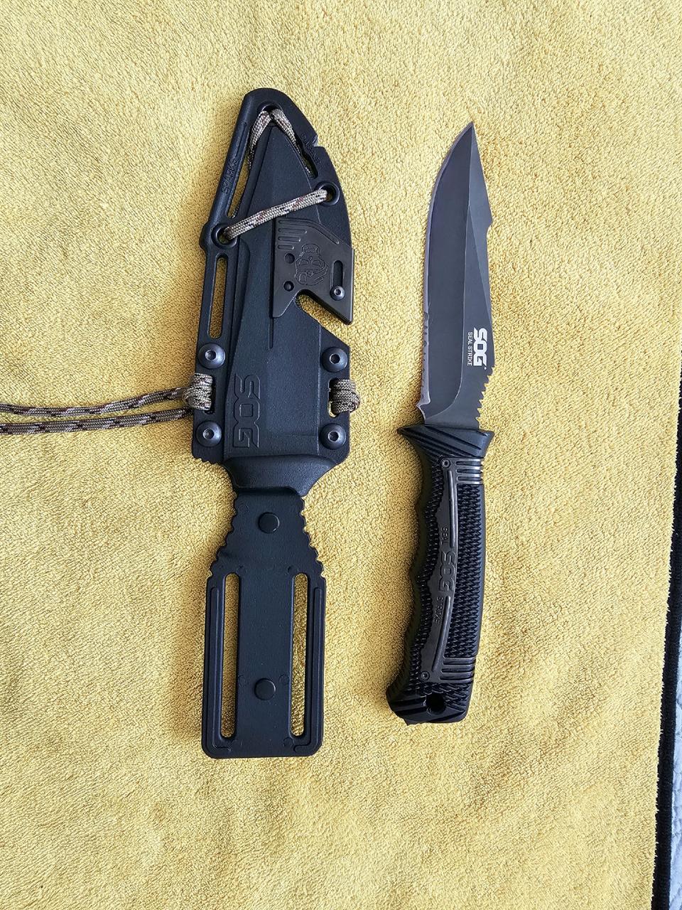 네이비씰 특전사 나이프 SOG 씰스트라이크 블랙에디션 팝니다.