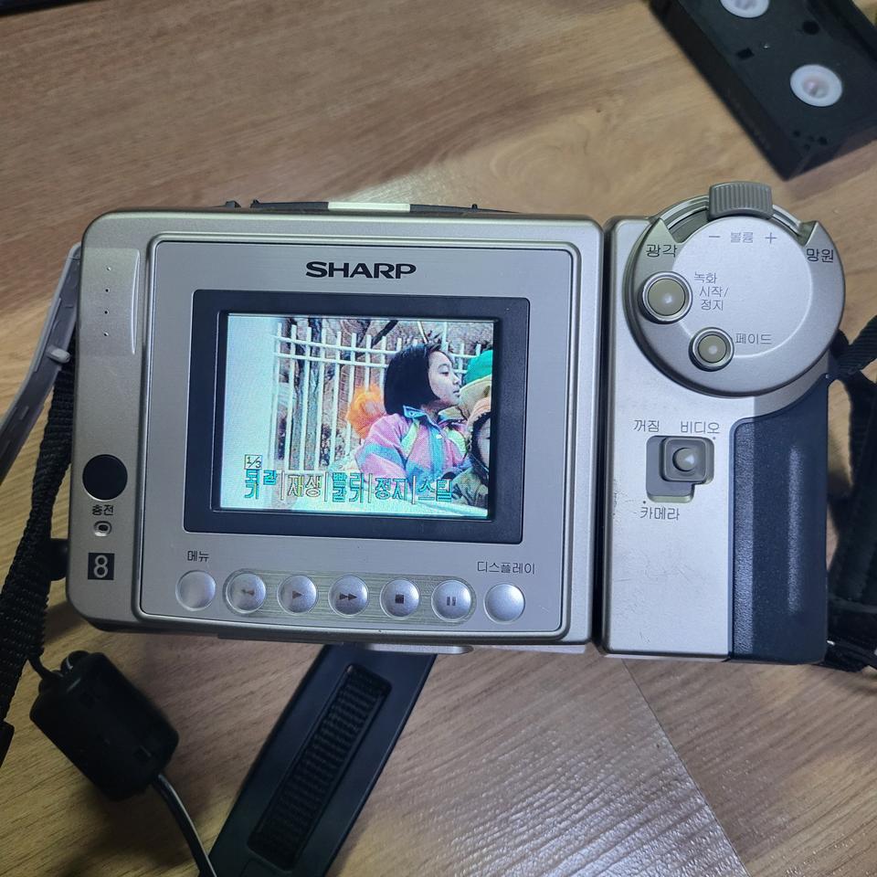 팔 밀리 비디오 카메라 샤프