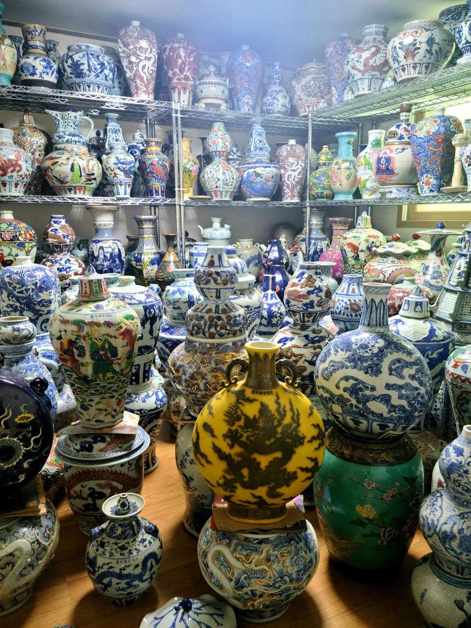 도자기 불상  외 많은기물 좋은분께 양도 하고 싶습니다.