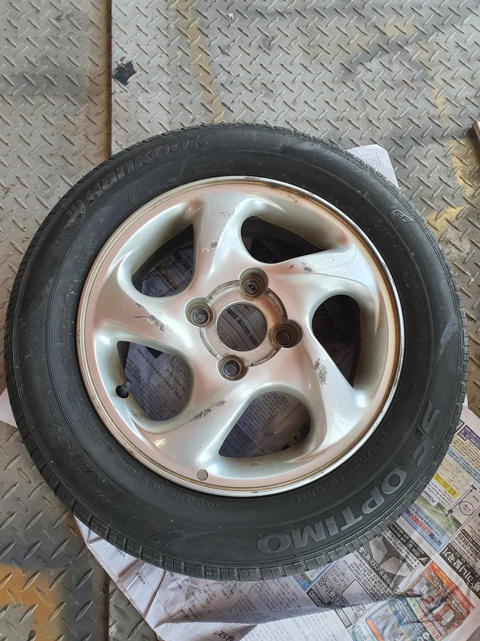 아반떼 XD 중고 타이어 1개